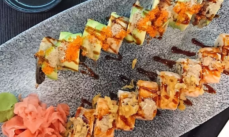 Groupony wartościowe na dowolne rolki sushi z menu w KOKU Sushi