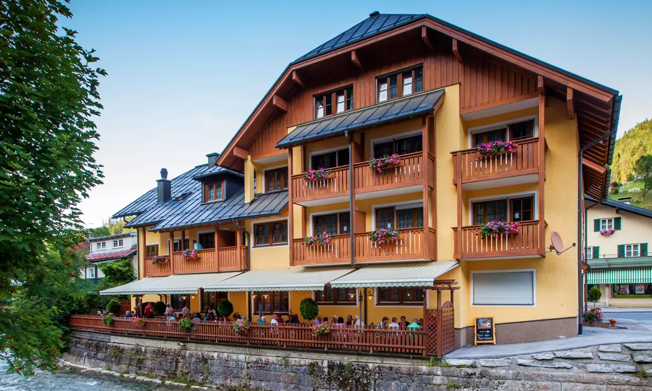 Salzburgerland: 3 Tage für Zwei mit Halbpension, 1x Erlebnisbad Abtenau und Wellness im Sporthotel Dachstein West - Primary Image