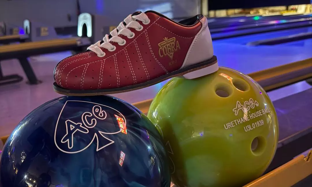 1-Hour Lane & Shoe Rental for 2, 4, or 6 at Lakeside Entertainment