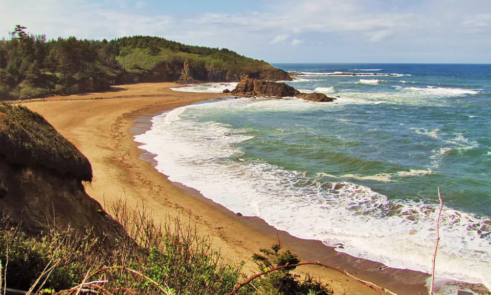 Stay at Surfrider Resort in Depoe Bay, OR. Dates into May. - Primary Image