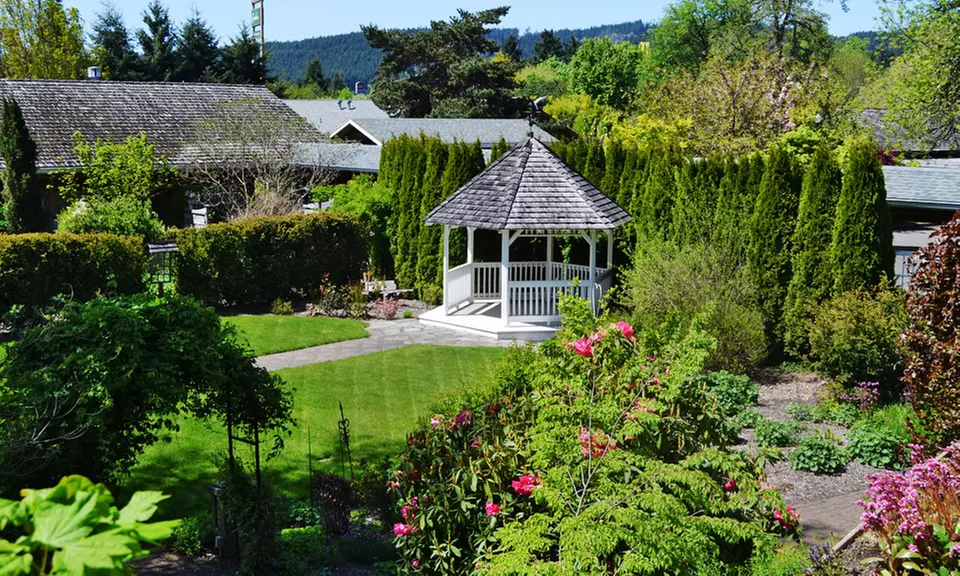 Stay at Village Green Resort in Cottage Grove, OR. Dates into December. - Primary Image