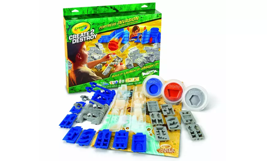 Image 2: Crayola Fortress Invasion Kit