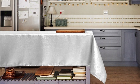 Tovaglia Lurex antimacchia natalizia disponibile in 4 colori e varie dimensioni