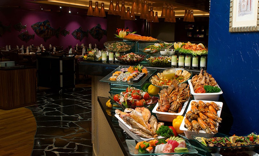 Image 1: Brunch/buffet@Crowne Plaza Deira