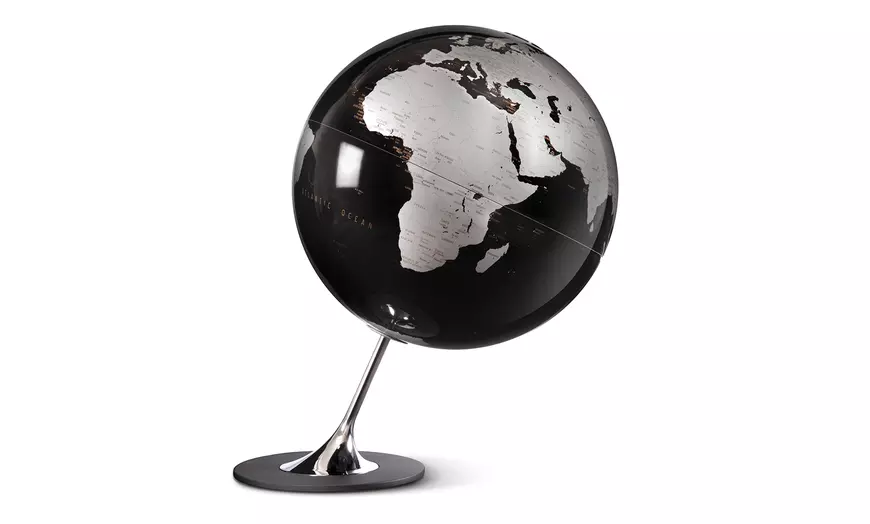 Image 8: Verschillende wereldbollen