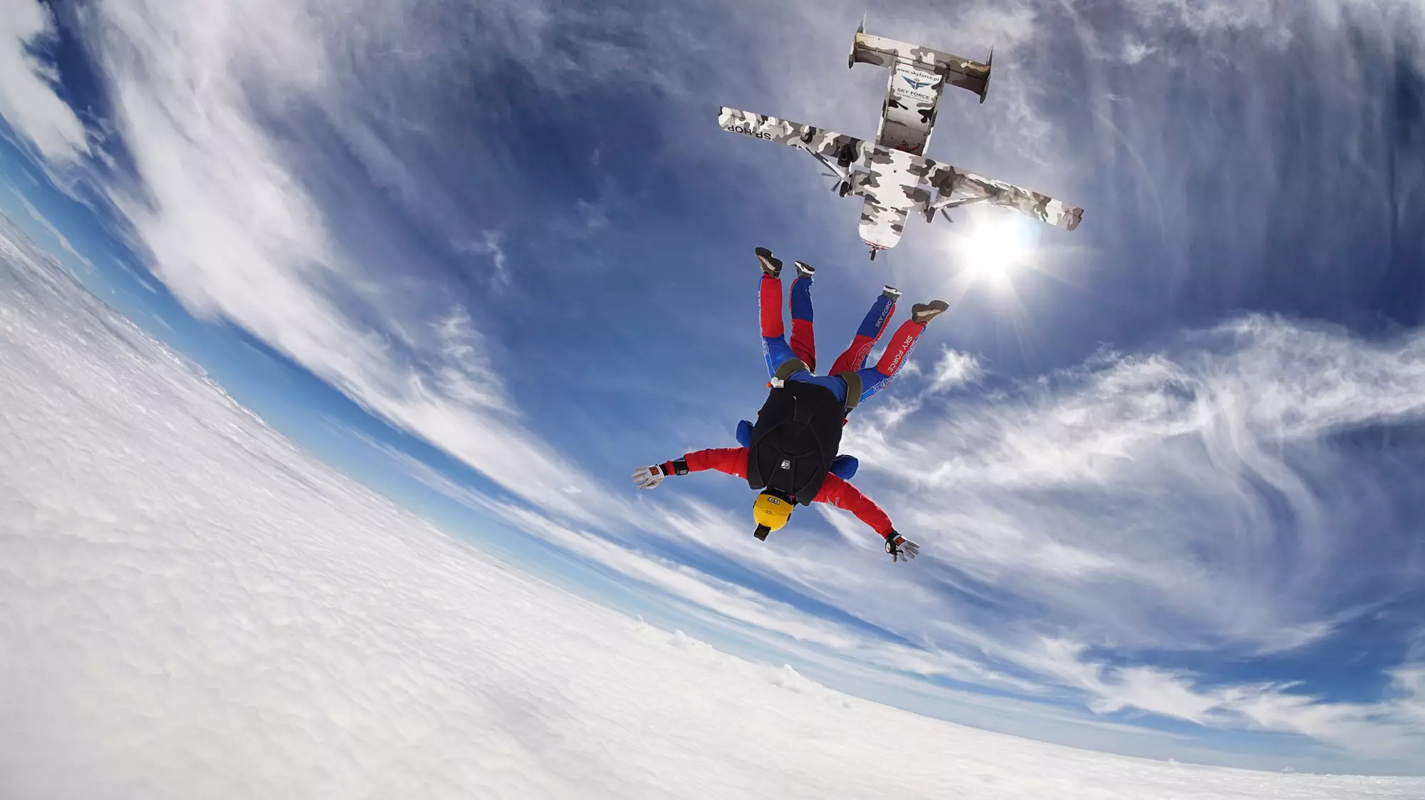 Jedyny taki w Polsce: lot widokowy i skok z kultowego SkyVana