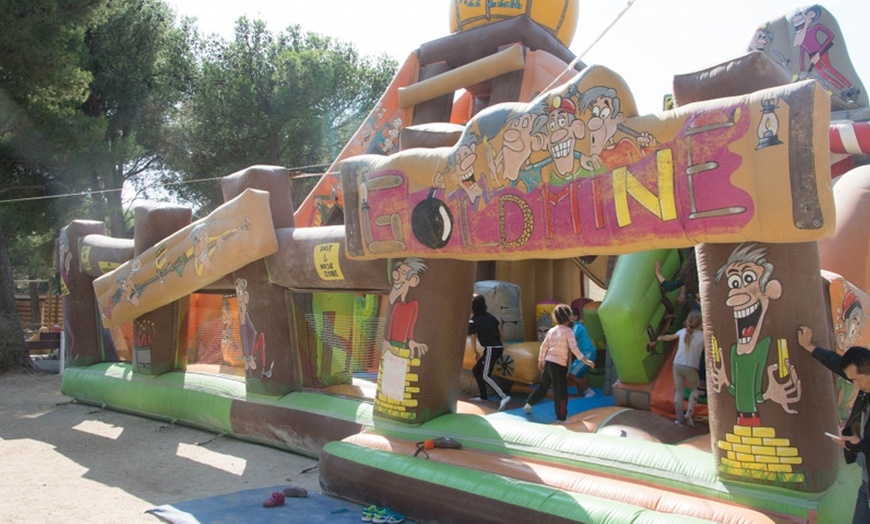 Image 10: Entrée au Magic Park Land en famille