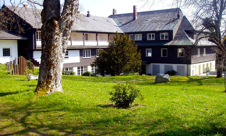 Image 4: Yoga à Höchenschwand, le 'village dans le ciel'