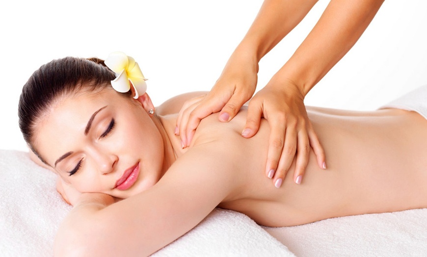 Image 2: 30, 45, 60 or 75 Min Body & Dry Head Massage +Complementary Hot Stone 
