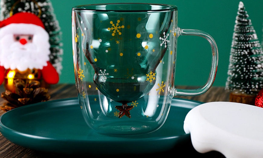 Image 1: Double Wall Christmas Tree Travel Mug Glass with lid