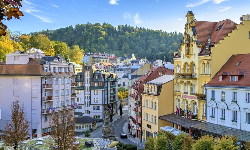 Image 2: Karlsbad: Doppelzimmer inkl. Halbpension und Spa