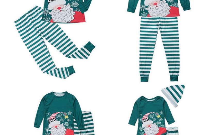 Image 4: Pijama a rayas de Santa Claus