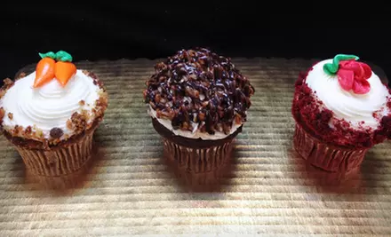 $15 for $30 Worth of Cakes and Cupcakes at La Bonbonniere Bake Shoppe - Primary Image