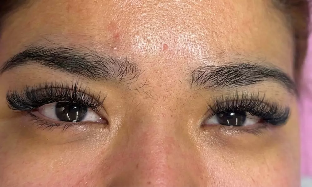Custom Lash Extensions: Enhance Natural Beauty with a Luxury Vibe