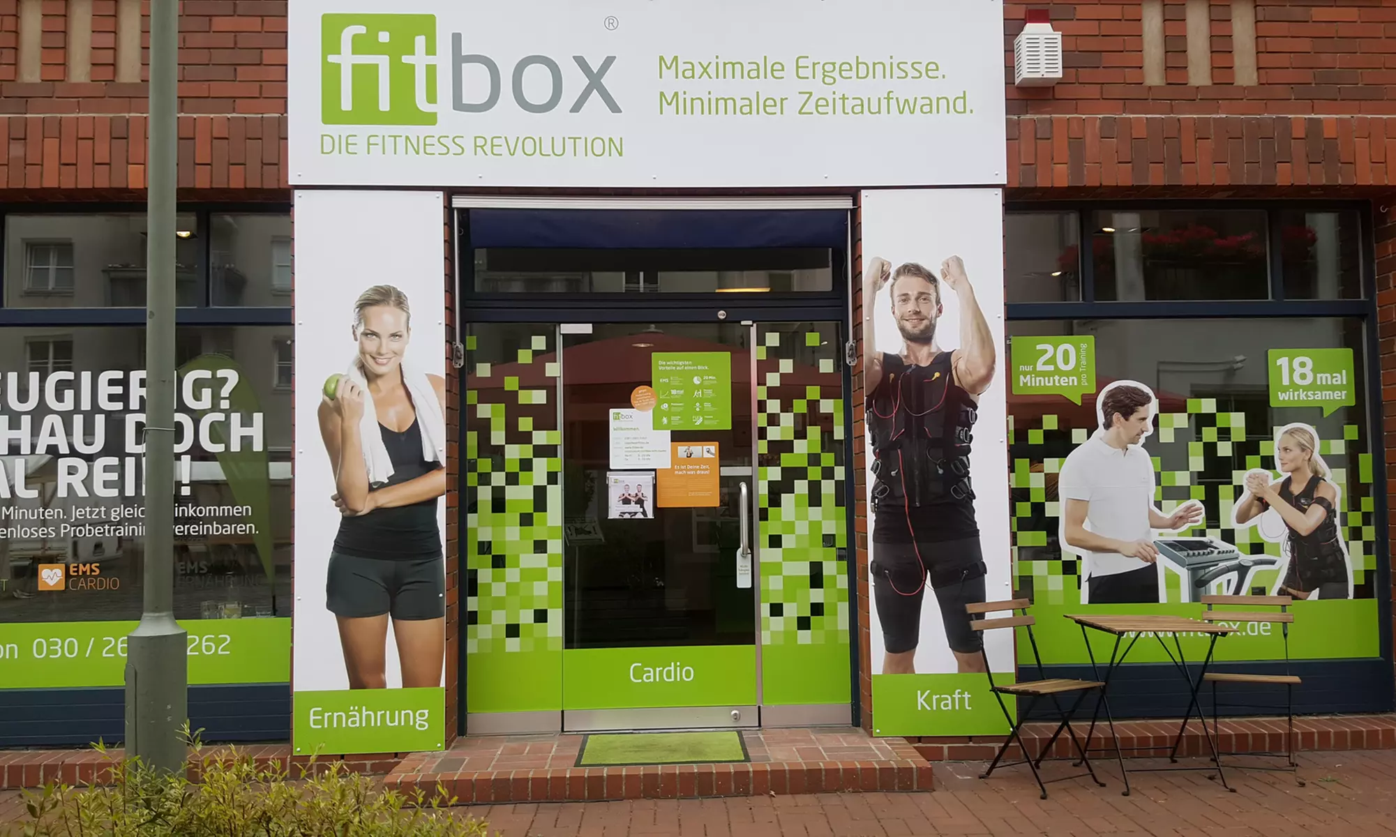 2x / 5x 20 Min. EMS Personal Training inkl. Funktionswäsche & Wasser-Flatrate für 1 Person (bis 64% sparen) - Second Medium