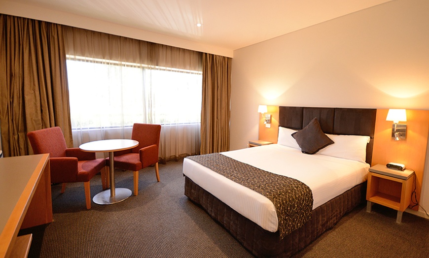 Image 3: Penrith: Mercure Stay for 2 or 4