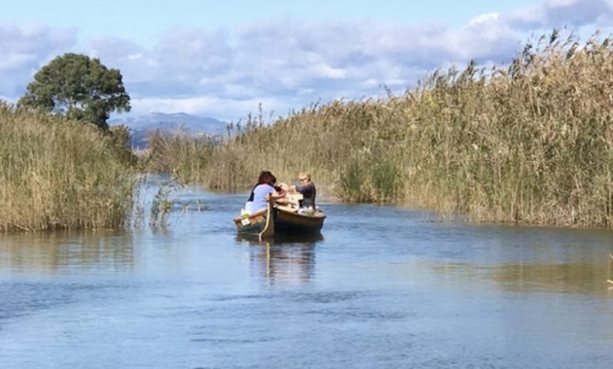 Image 6: Paseo en barca de para 2 o 4 personas con brunch en la Albufera 