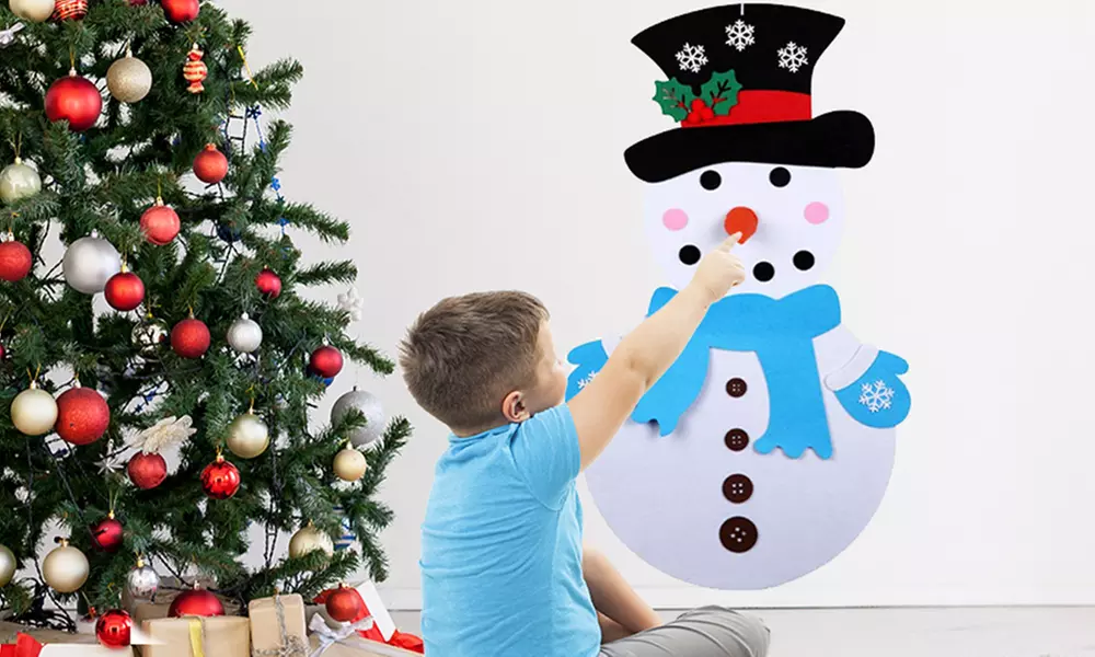 Décoration murale bonhomme de neige en feutrine à coller au mur - Primary Image
