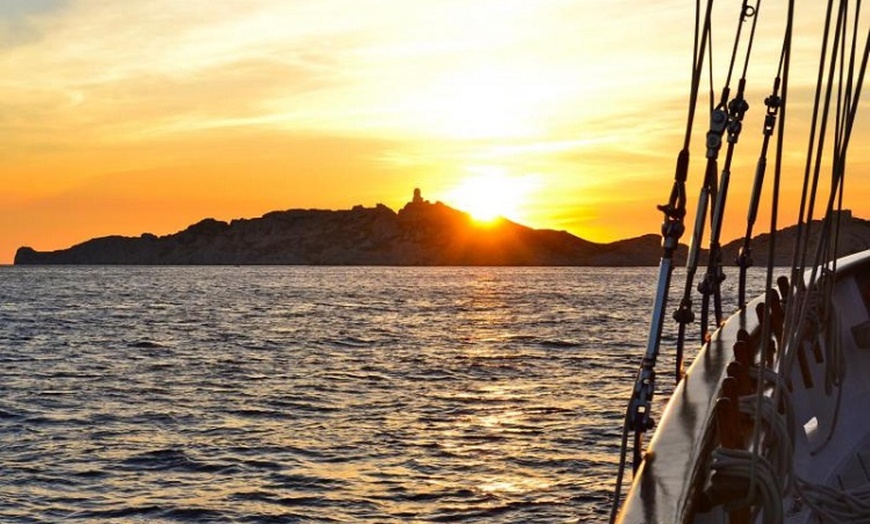 Image 3: Excursion et balade en Bateau Marseille Calanques