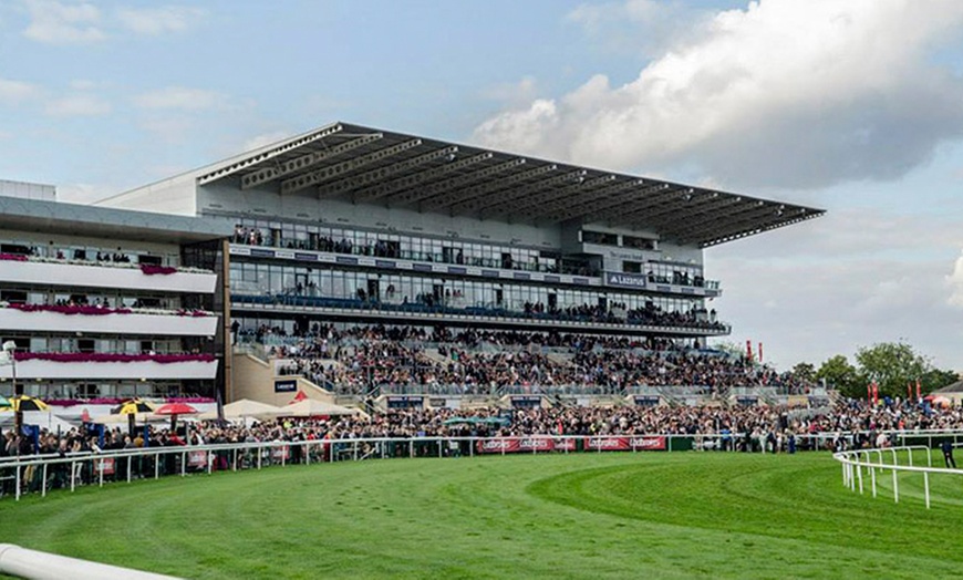 Image 6: Family Day at the Races