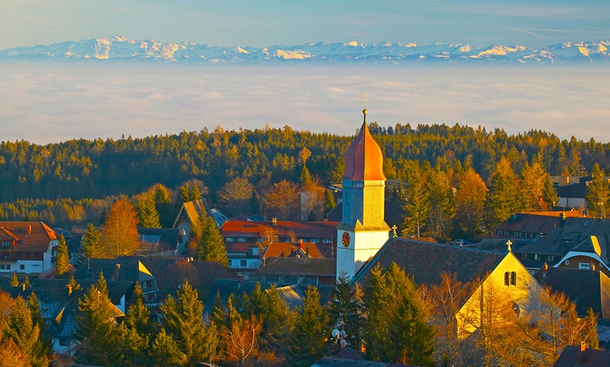 Image 2: Yoga à Höchenschwand, le 'village dans le ciel'