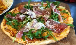 Pizza, Pasta, Auflauf oder Salat zum Mitnehmen für 2 oder 4 Personen bei Pizza Lombardi (bis zu 27% sparen)