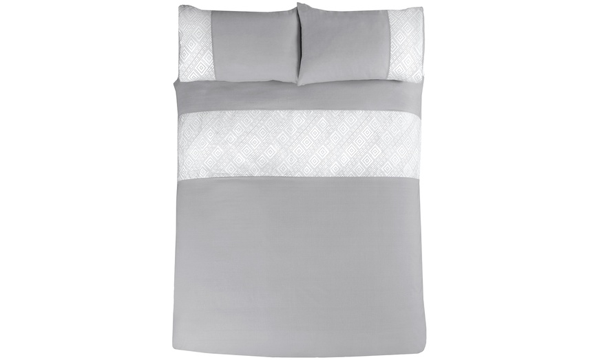 Image 6: 3D Geometric Lurex Jacquard Duvet Sets