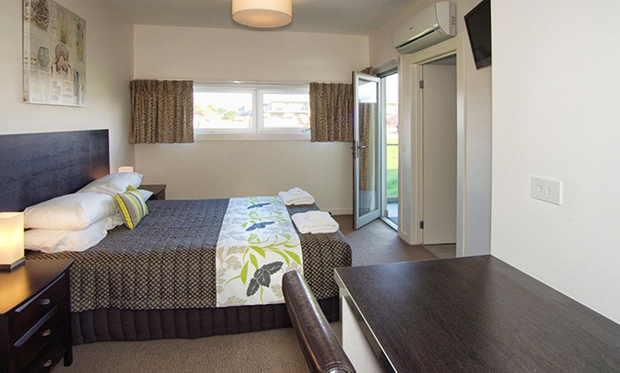 Image 7: Apollo Bay: 2-Night Beachside Stay