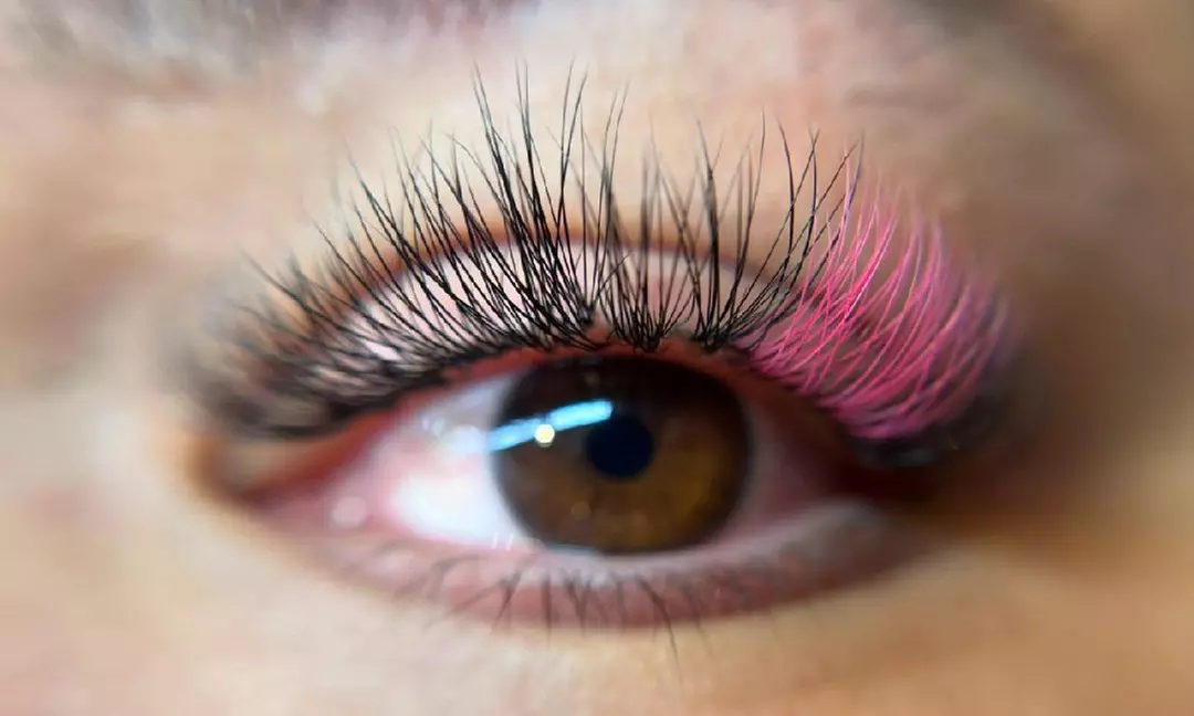 Blend Styles with Hybrid, Whispy, or Volume Set Eyelash Extensions