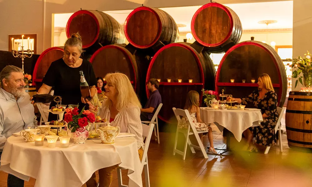 High / Luxury High Tea Experience With Take-home Gift!