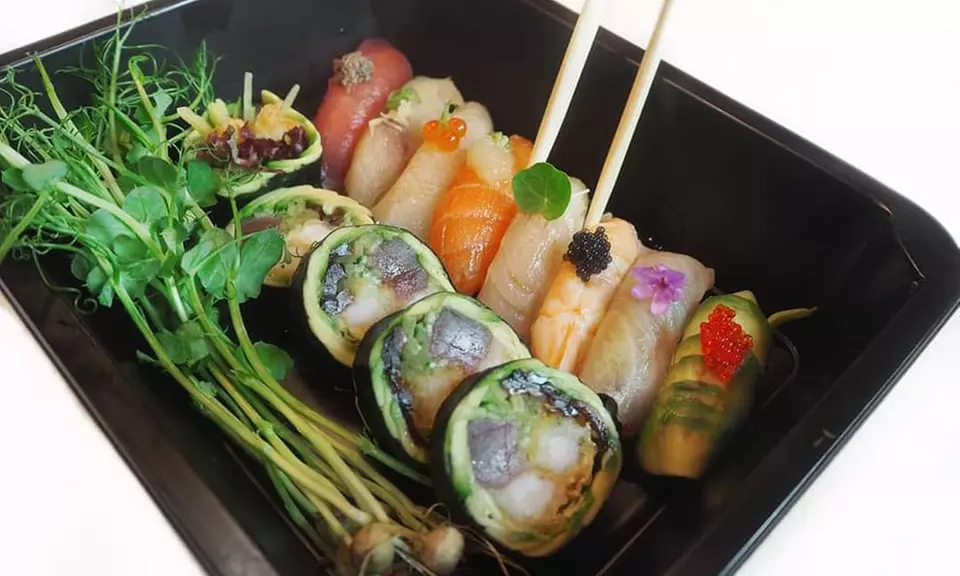 Wyjątkowe sushi na wynos: smaki Japonii na krakowskich Błoniach