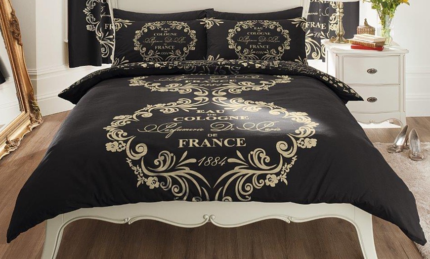 Image 6: Paris Script Reversible Duvet Set