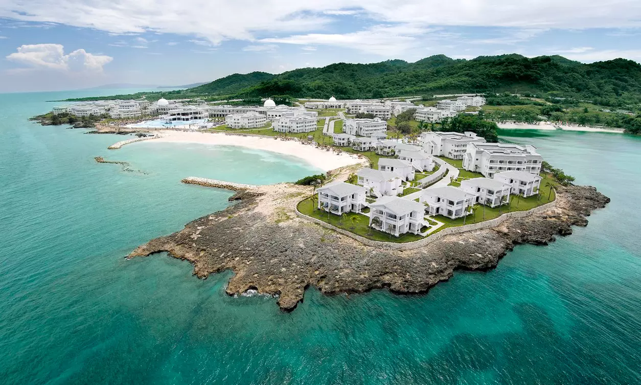 ✈ Grand Palladium Jamaica Stay w/Air, Taxes & Fees. Price per Person Based on Double Occupancy (Buy 1 Groupon/Person). - Primary Image