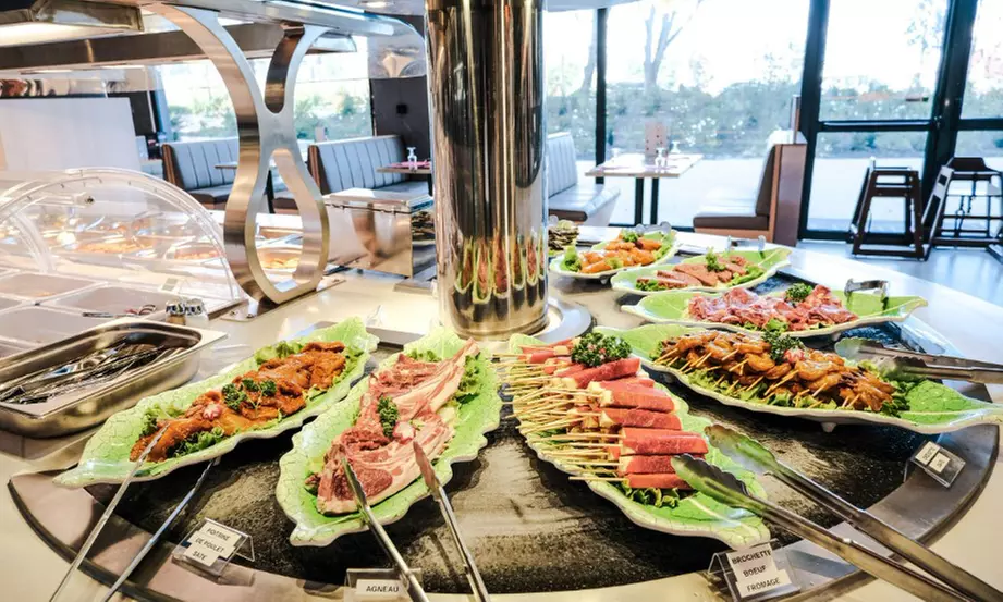 Fusion gourmande : buffet à volonté dans une ambiance moderne