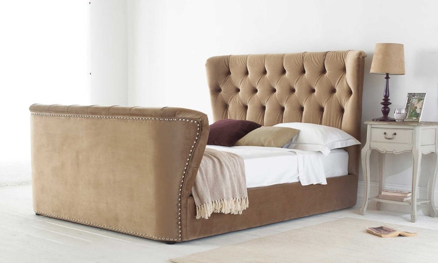 Image 9: Curved Winged Chesterfield Bed