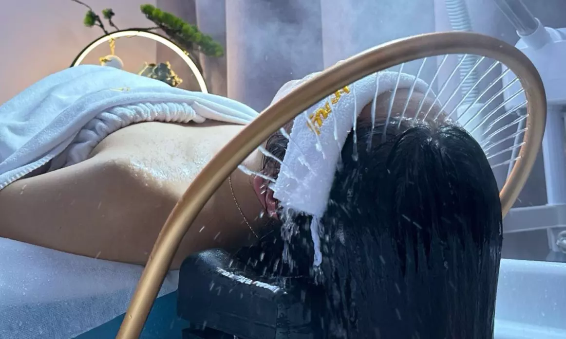 60-min Classic Head Clean, Massage & Water Spa, or 90-Min with Facial