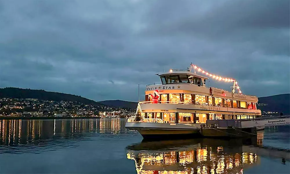 Weihnachtliche Schiffsrundfahrt: 2 Tickets vom 01.12.2024 - 22.12.2024 mit der Rössler Linie (50% sparen) - Primary Image