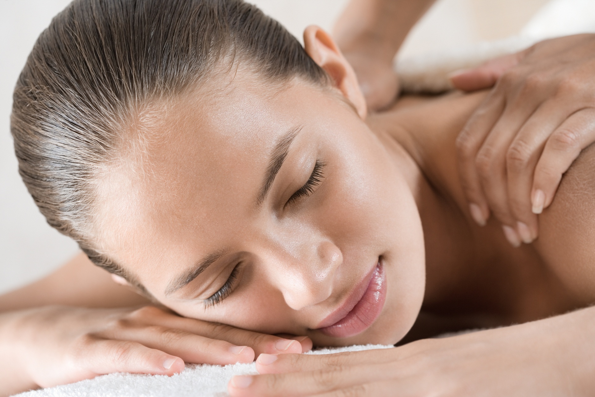 Enjoy 1,2, or 4: 60 Minutes Lymphatic Drainage Massage & more