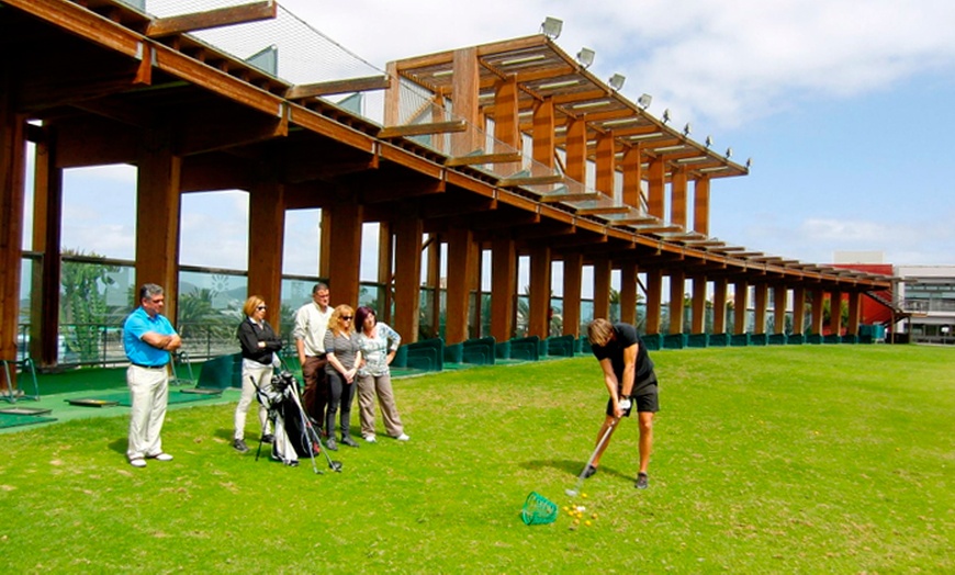 Image 2: Iniciación al golf para adultos hasta -81%