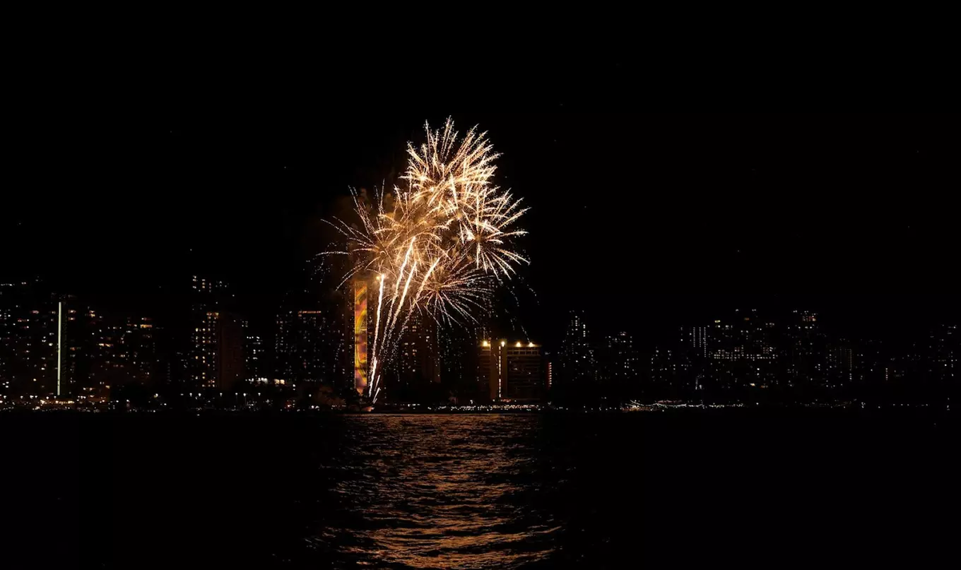 Waikiki Friday Night Fireworks cruise - Second Medium