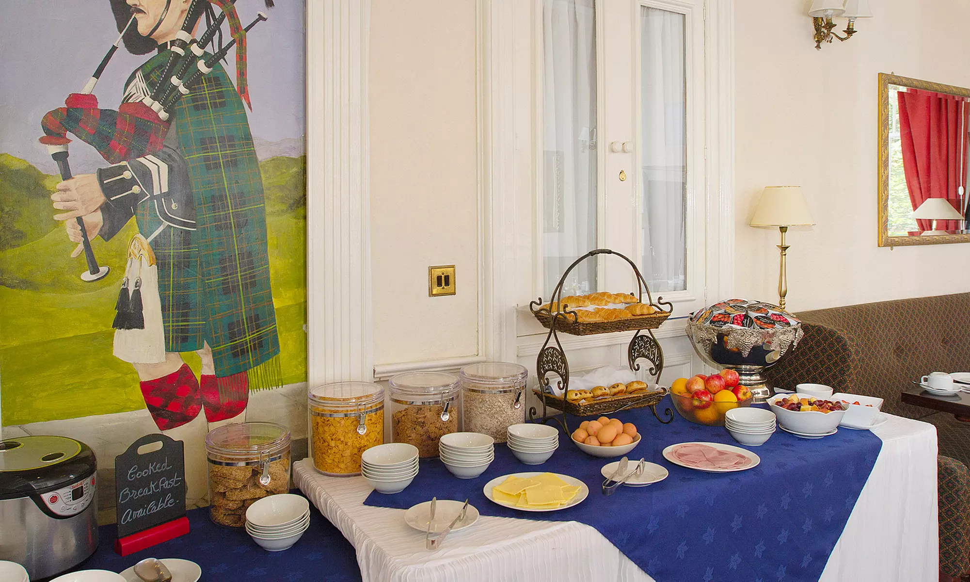 Edinburgh: 1 Nights with Continental Breakfast and a Welcome Drink