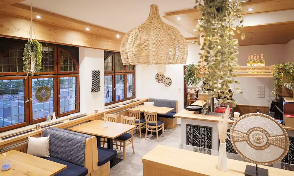 Kulinarische Reise nach Kamerun: 3-Gänge-Menü für 2 oder 4 Personen (bis zu 40% sparen) - Primary Image