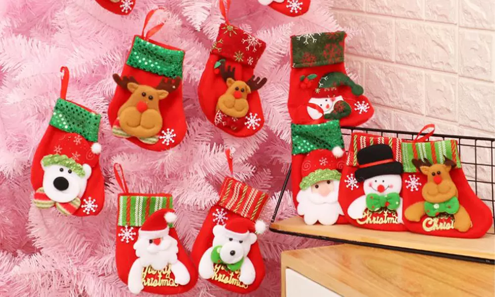 1 o 2 set di 4 calze di Natale  disponibili in vari modelli - Primary Image