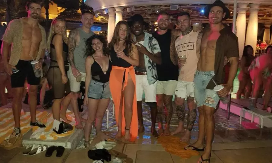 Las Vegas Night Swim Crawl with VIP Vegas Club Crawl up to 40% off