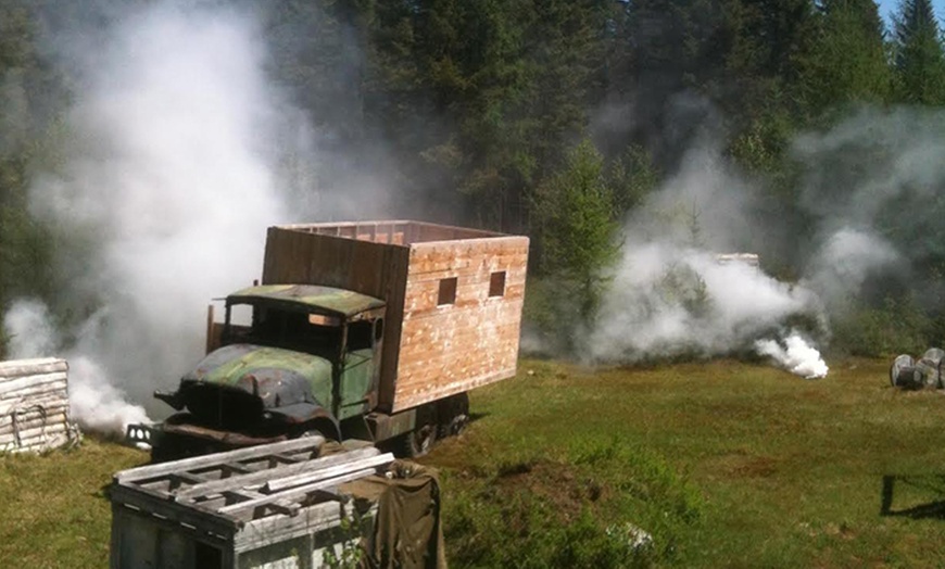 Image 4: Paintball with Friends