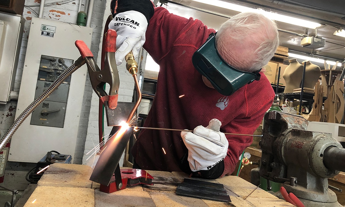 Three-hour sculpture classes for one or two people, valid Mon-Sun