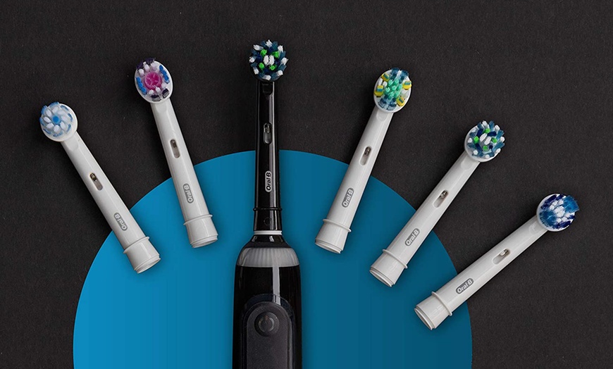 Image 5: Oral-B Genius X Toothbrush