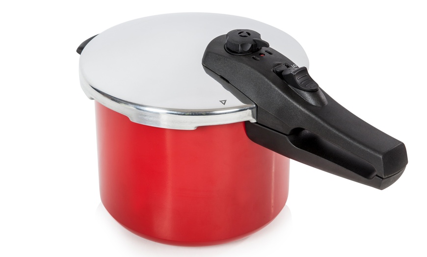 Image 2: Morphy Richards Pressure Cooker