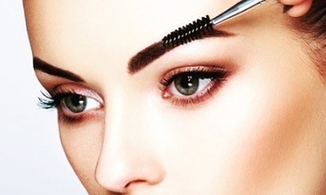 Una o 2 laminazioni ciglia più colorazione sopracciglia al centro Camelia Beauty Center (sconto fino a 66%)