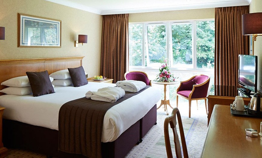 Image 4: 4* Cotswolds Spa Break With Meals